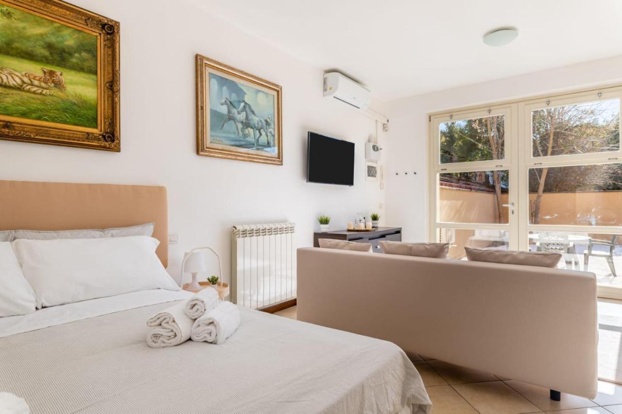 { White Garden } -Comfort, Parking & Wi-Fi- Лука Екстериор снимка