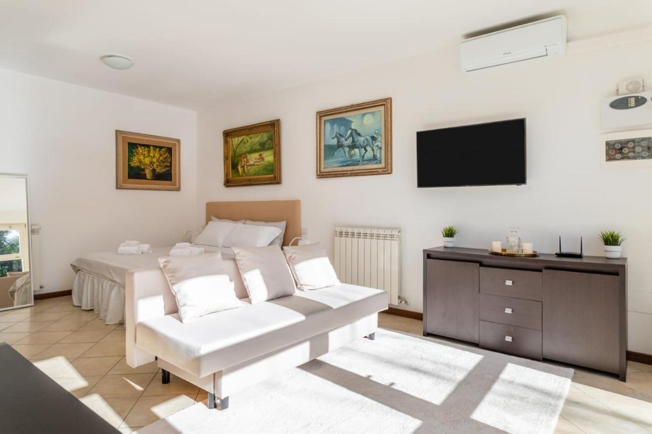 { White Garden } -Comfort, Parking & Wi-Fi- Лука Екстериор снимка
